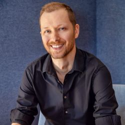 Devon Van de Kletersteeg headshot