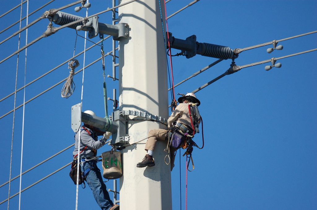 Power Utility Using Ropes SRP Rope Access Program Addresses Towers of Power - Incident Prevention